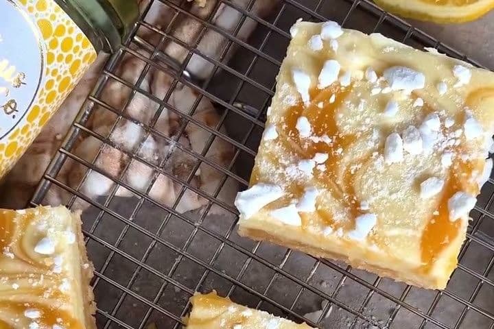 No bake Lemon Meringue biscuit slice