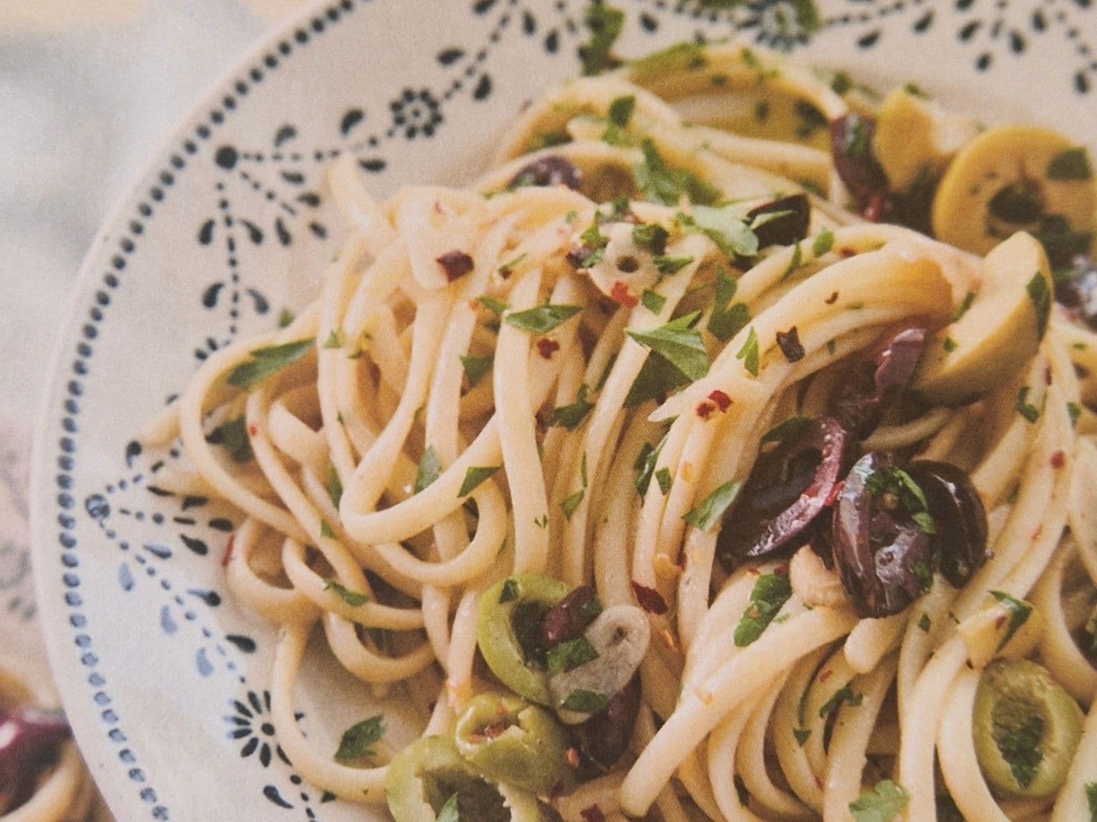 Mixed olive & garlic pasta