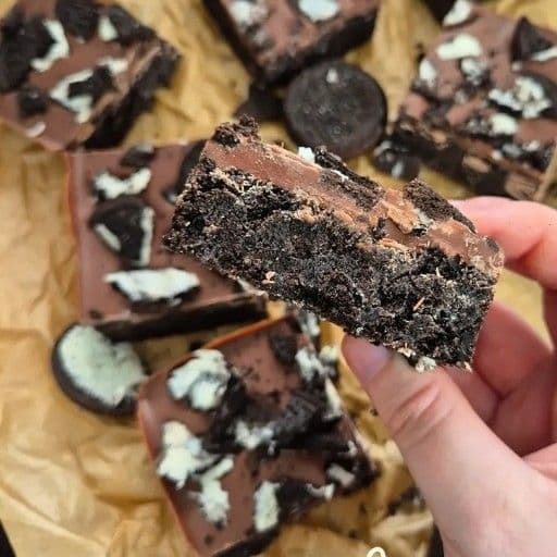 No Bake Oreo Biscuit Slice